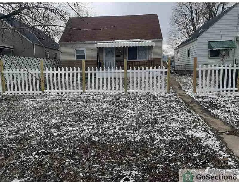 2342 Hiawatha Park Dr photo 1