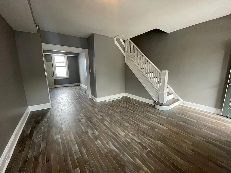2516 Barclay St — Photo 18
