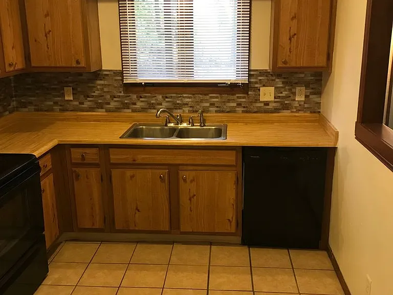Immaculate Updated 2 Bedroom 1 bath — Photo 26