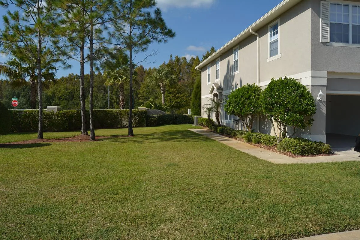 3 bed, 2.5 bath, 1700 sqft, $2,100 — Photo 3
