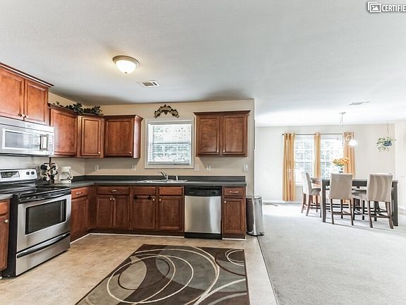 Fully Equipped Gourmet Kitchen