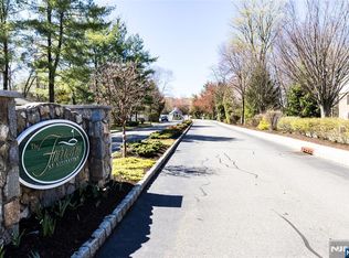 97 Winged Foot Dr #101, Livingston, NJ