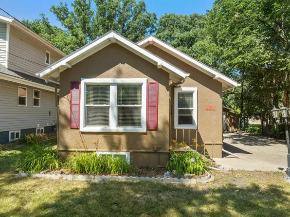 906 4th Ave NW, Minot, ND 58703