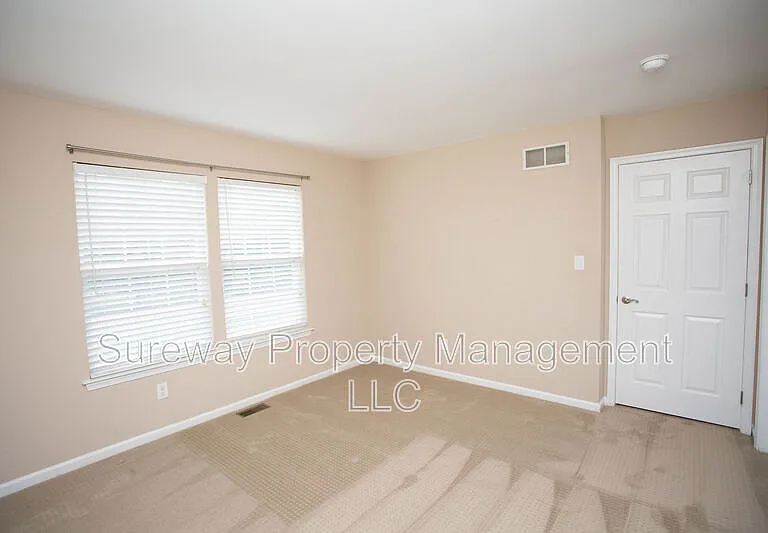7 Amaryllis Ln — Photo 34