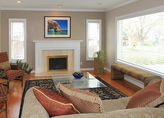 2nd image of 2034 E Hubbard Ave
