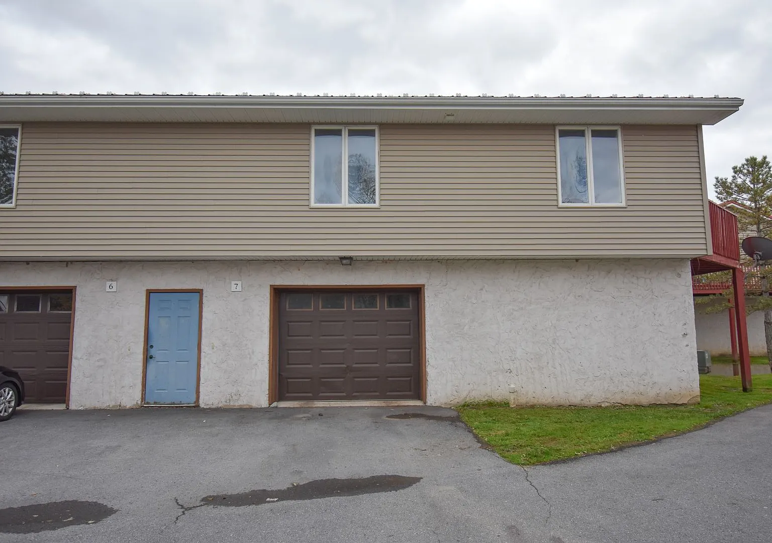 2 Bedroom in Jersey Shore with 1 Car Garage! — Photo 3