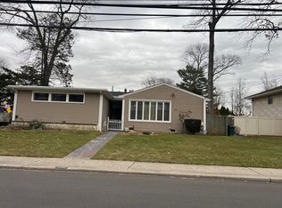 1429 Little Whaleneck Rd, North Merrick, NY 11566