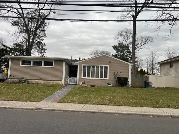 1429 Little Whaleneck Rd, North Merrick, NY 11566