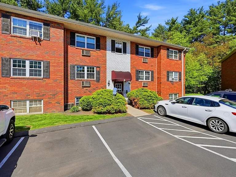8 Maple Crest Cir #C — Photo 2