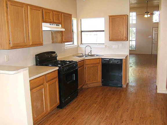 3rd image of 631 Las Brisas Dr