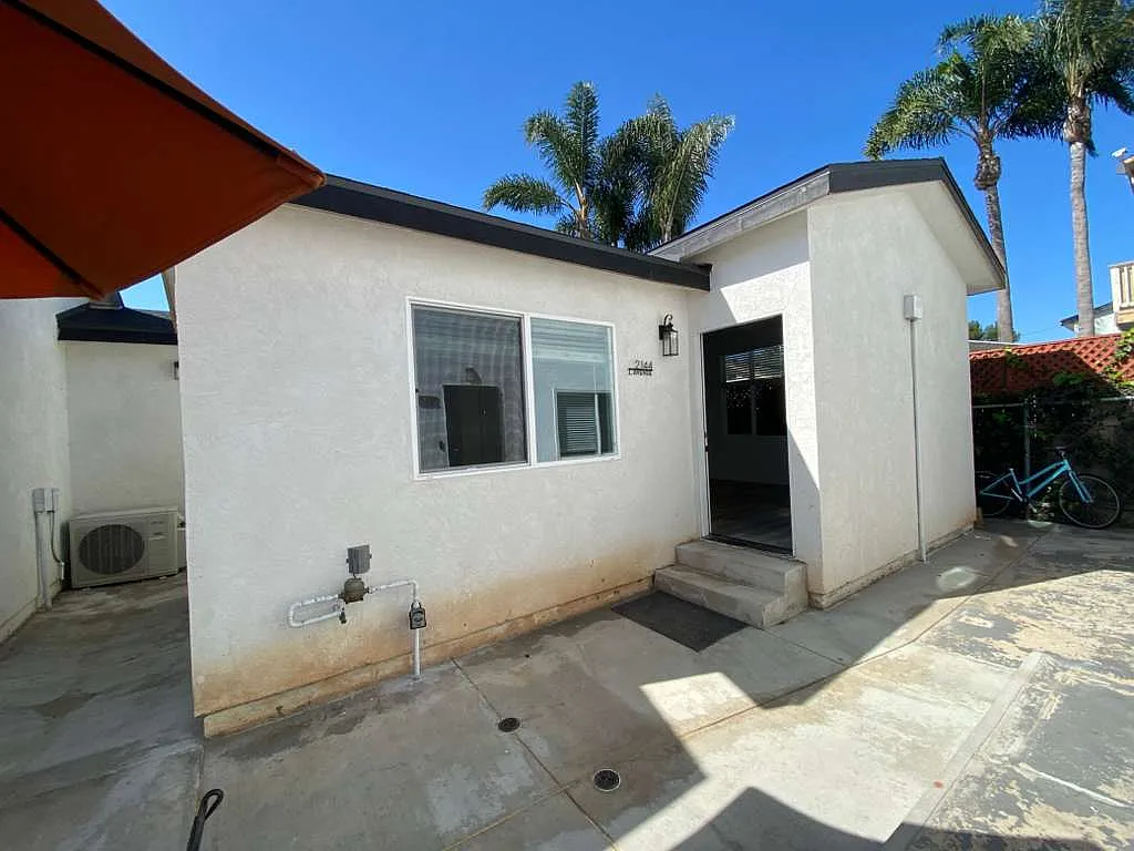 2 bed, 829 sqft, $2,300 — Photo 1