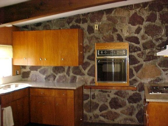 Kitchen/ Granite/Mahog.
