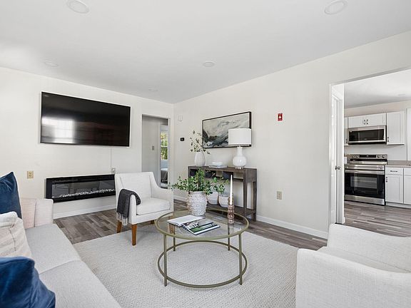 4th image of 7 Farm Hill Road
