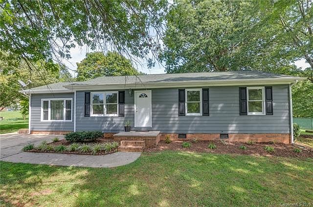 1st image of 217 Stoneybrook Dr