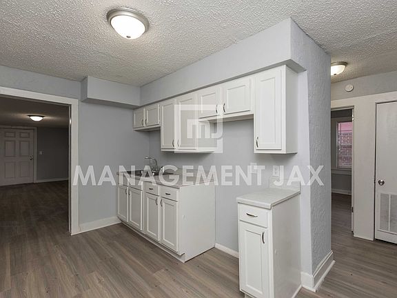 5th image of 1560 W 17th St