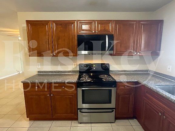 5th image of 4304 N Shore Dr