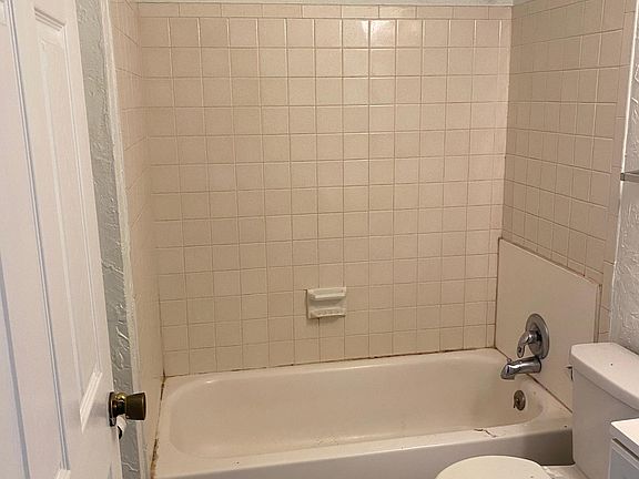 4th image of 1117 Lewis St #2
