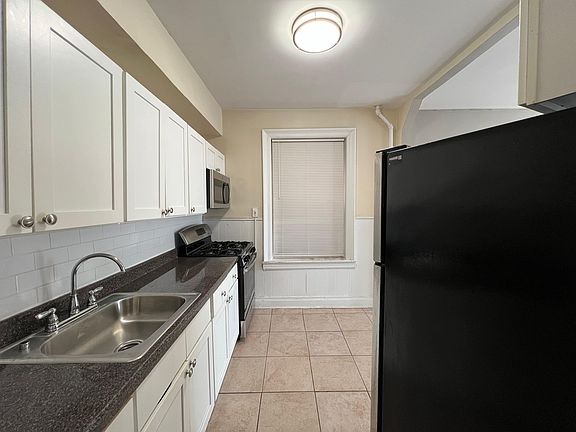 2nd image of 165 W 48th St #1E