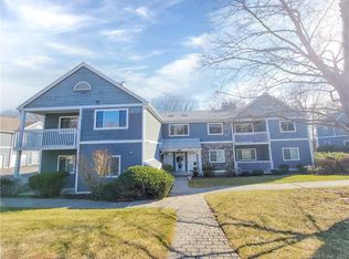 205 Windgate Cir #F, Monroe, CT 06468