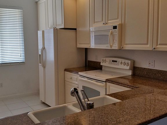 2nd image of 17 Harbour Isle Drive W #Ph04