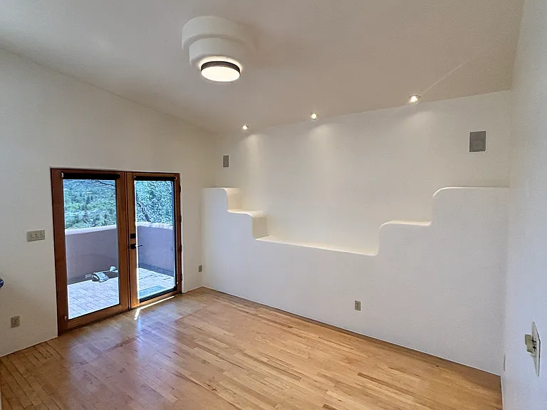 215 Valley View Cir — Photo 8