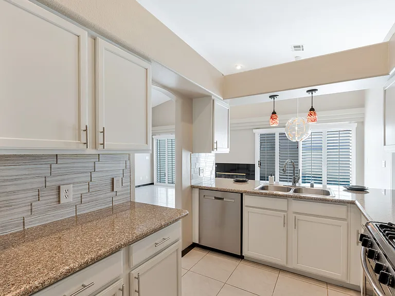 5049 Forest Oaks Dr — Photo 12