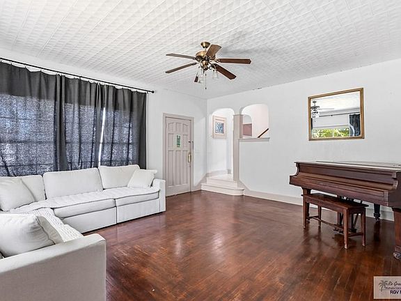 4th image of 742 Palm Dr