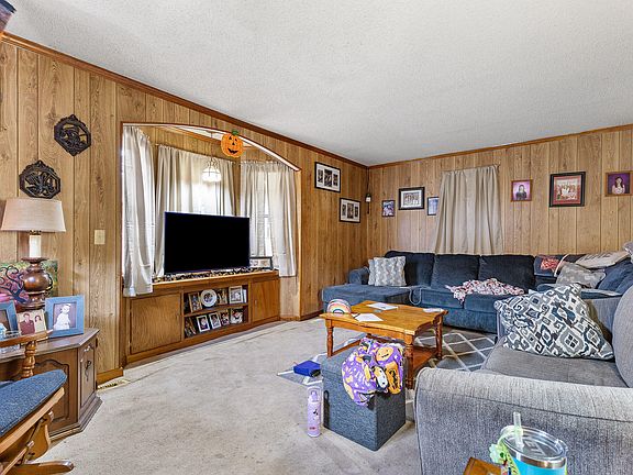 4th image of 974 Sagamore Dr