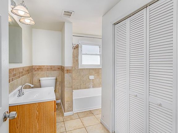 2nd image of 405 W Beechdale St
