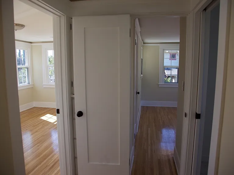 1433 Talmadge St — Photo 12