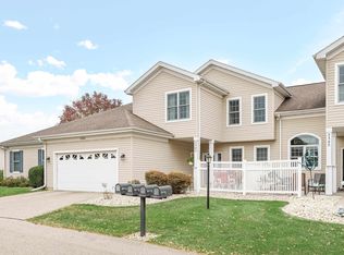3343 N Stone Creek Cir, Madison, WI 53719