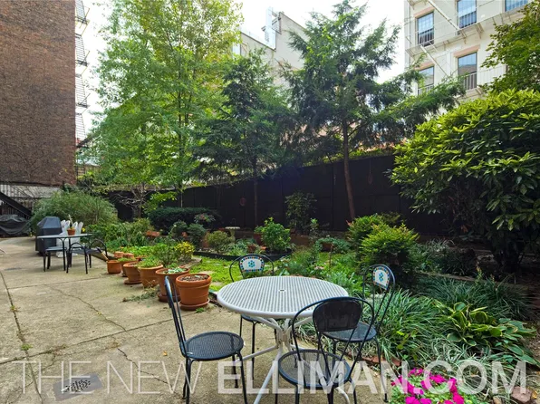 250 West 15th Street image 1 of 4