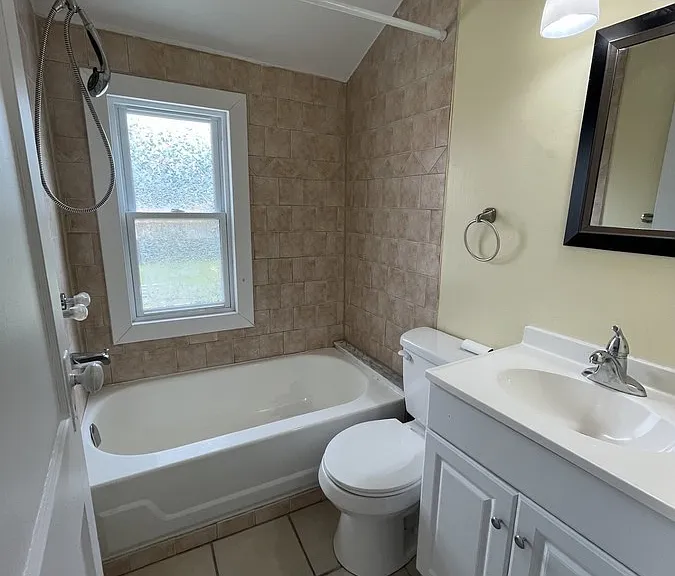 605 Vanier St #2 — Photo 5