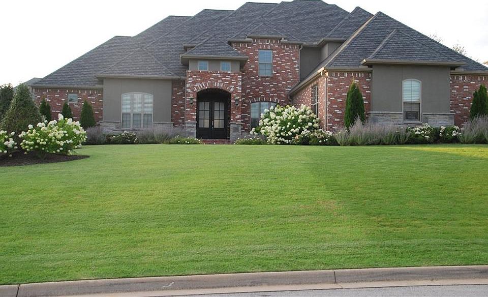 1st image of 55 W Buckingham Dr