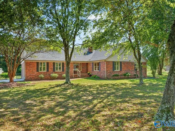 594 Wilson Rd, Laceys Spring, AL 35754