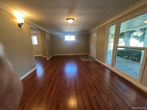 3rd image of 6182 Surrey Ln
