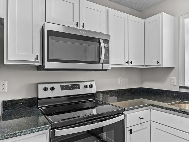 Skyside Landing Apartments — Photo 24