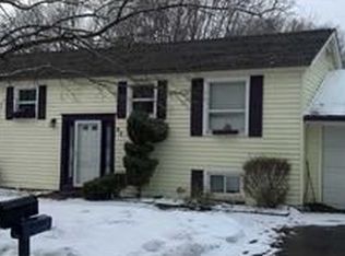 62 Hillcrest Dr, Lockport, NY 14094