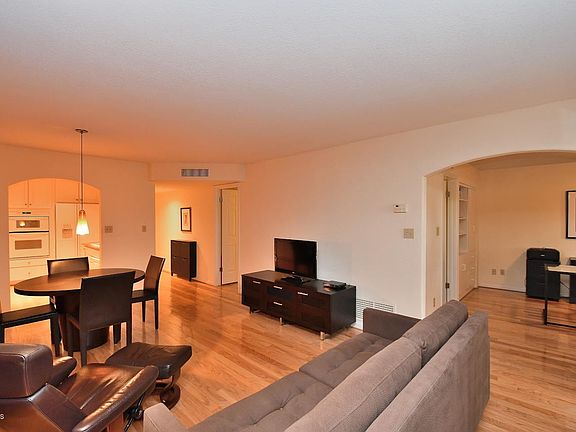 4th image of 4141 N 31st St Unit 132