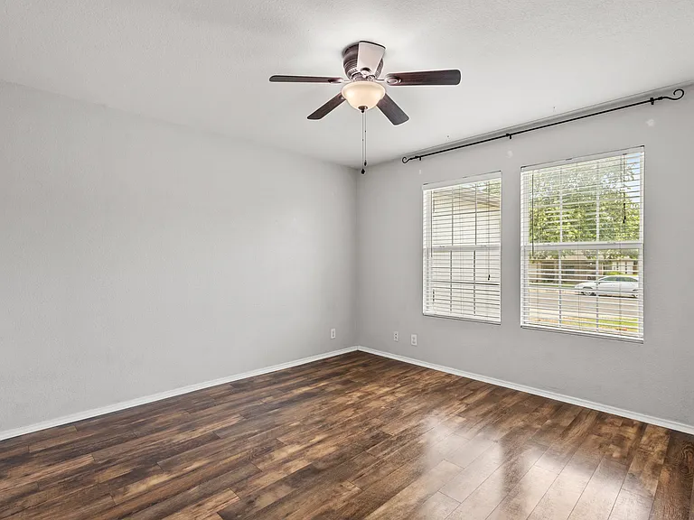 140 Katie Ct — Photo 16