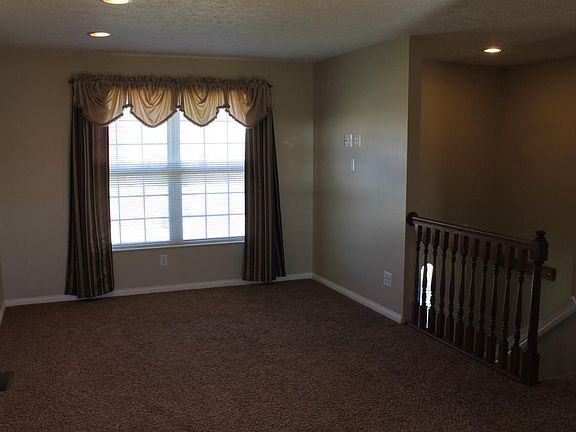 4th image of 606 Brookwood Dr