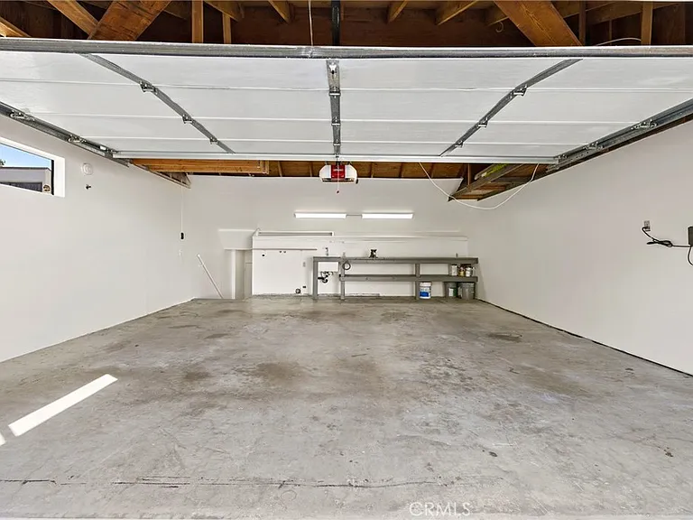 665 Temple Hills Dr — Photo 35