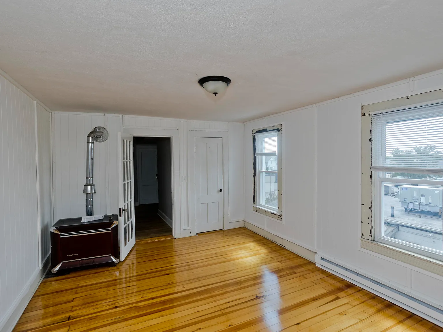 3 bed, 950 sqft, $1,500 — Photo 3