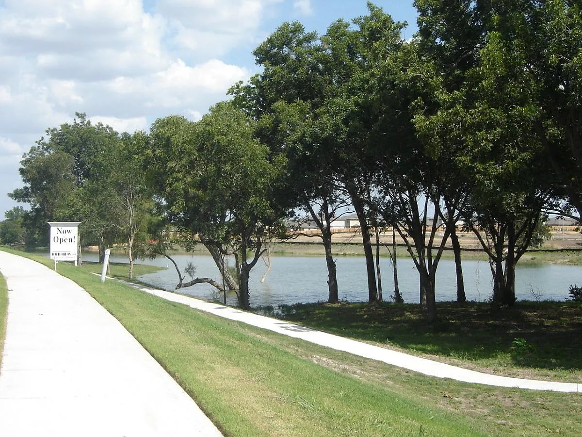 4 bed, 2060 sqft, $2,150 — Photo 4