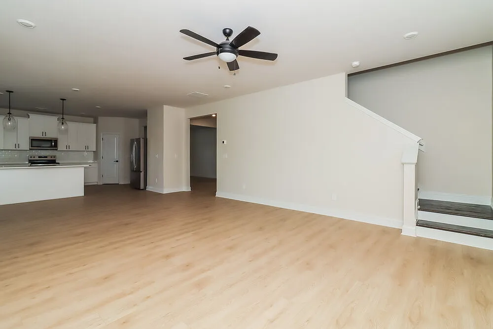 4 bed, 2.5 bath, 2476 sqft, $2,450 — Photo 4