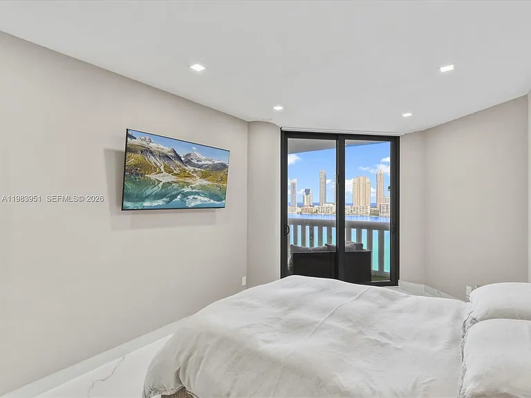 3000 Island Blvd #1501 — Photo 16