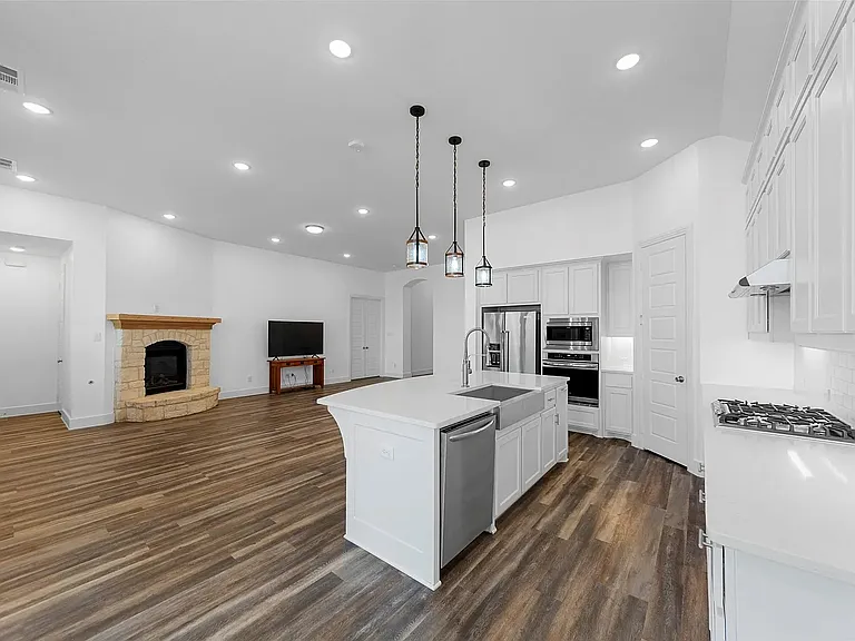 2025 Saint Andrews Dr — Photo 8