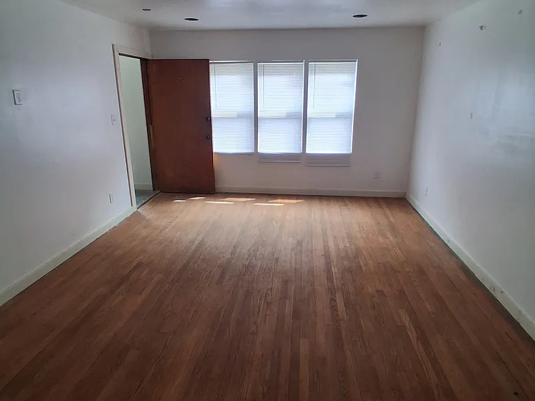 3042 N Palmer St #3 — Photo 2