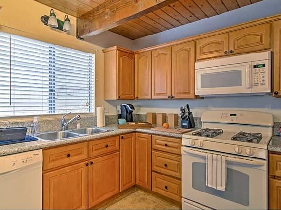5th image of 32762 Evergreen Ln