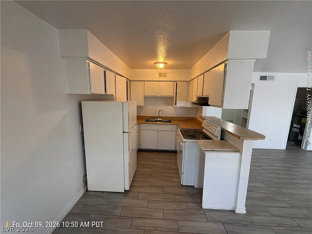 2 bed, 1.0 bath, 3290 sqft, $900 — Photo 4